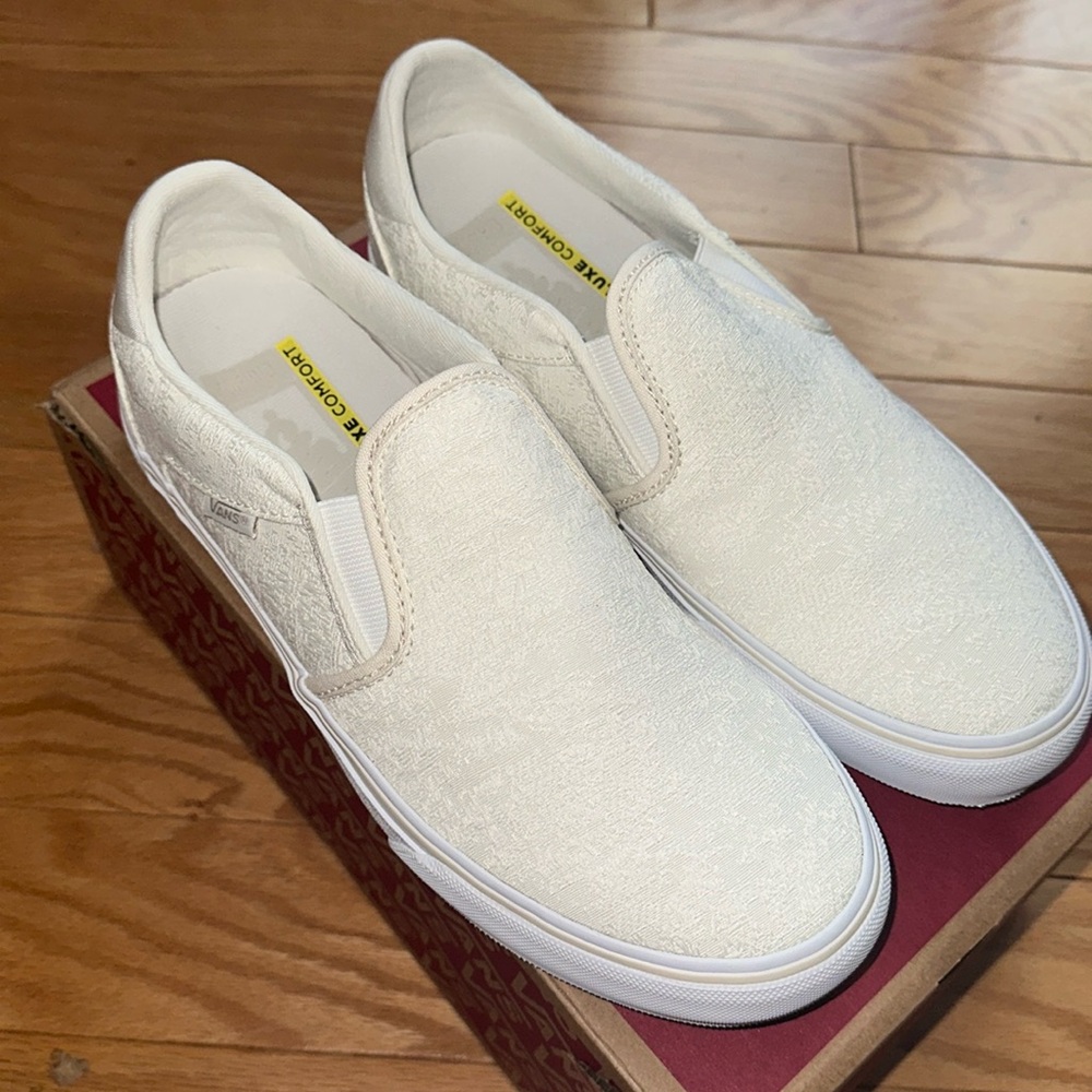 Vans Asher Deluxe Slip-On Shoes Lacey White size 9